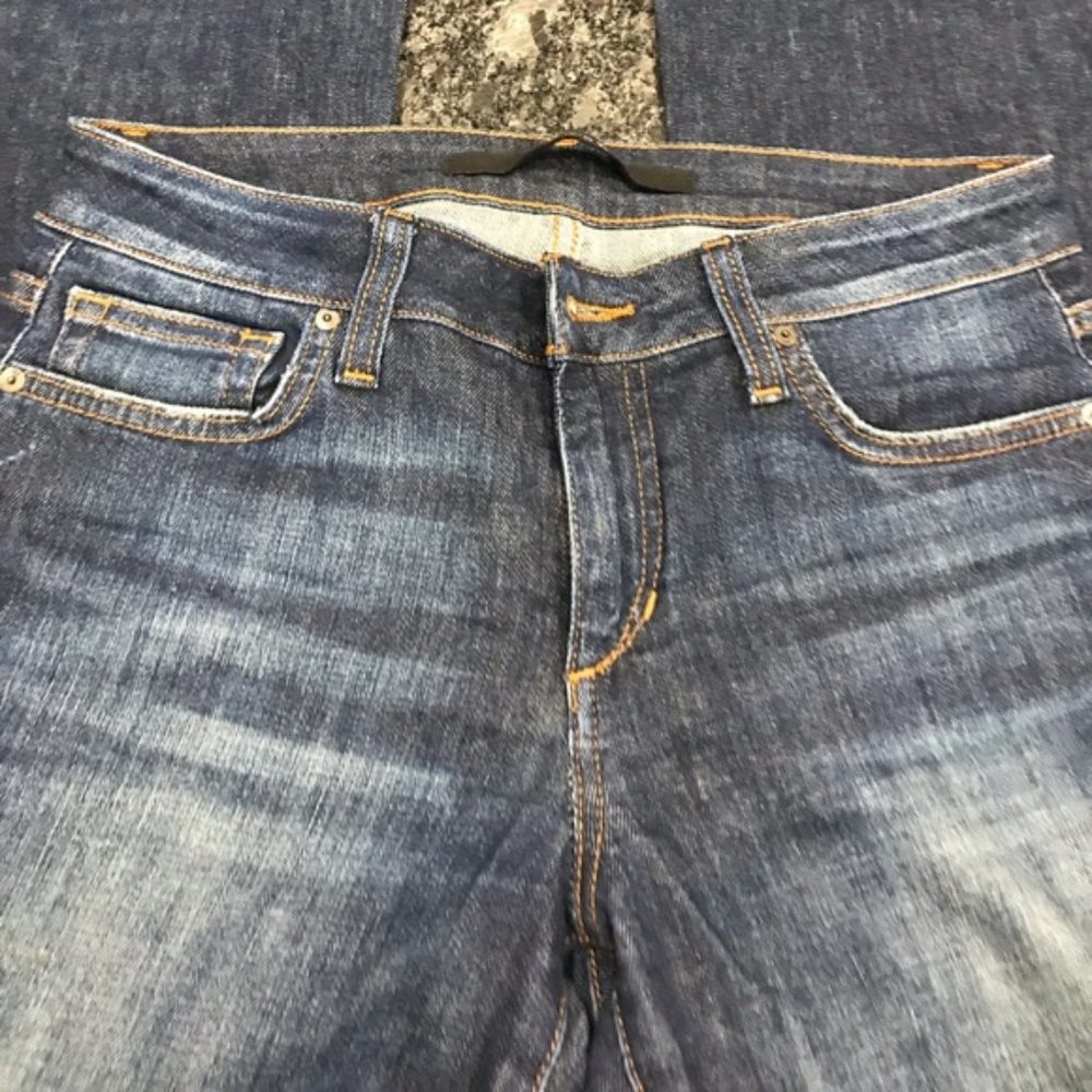 Joe’s Jeans Curvy Boot Cut! Ships fast!!